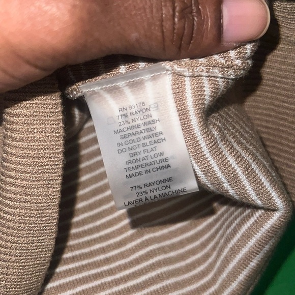 Elie Tahari NWT Top size Medium - Picture 6 of 6